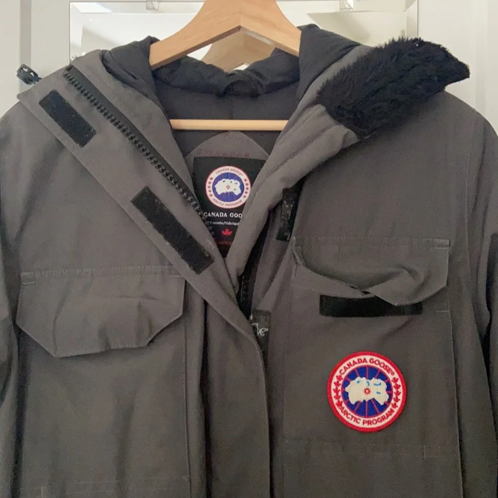 Canada Goose Coat - Picture 3 of 6
